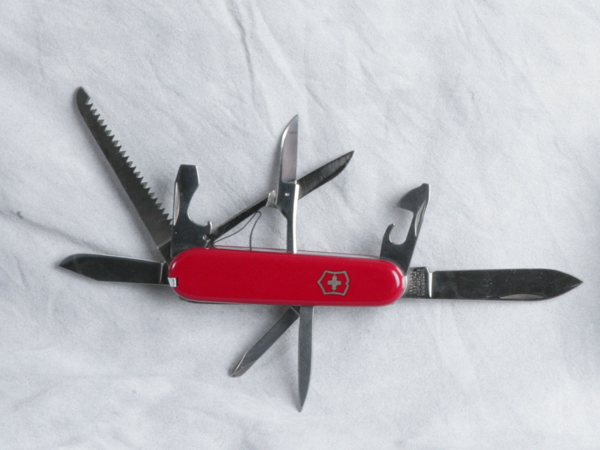 Victorinox Artisan 84mm -- aka Fieldmaster - small.

Photo by: manatakui (SOSAK)