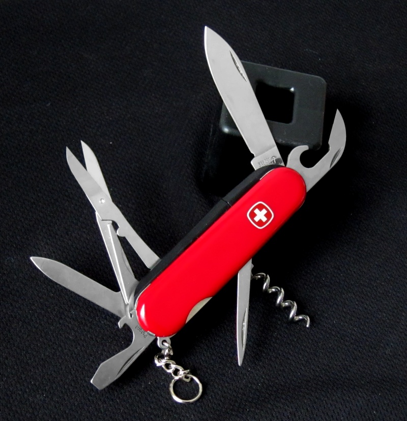 Wenger Spot Light with Scissors