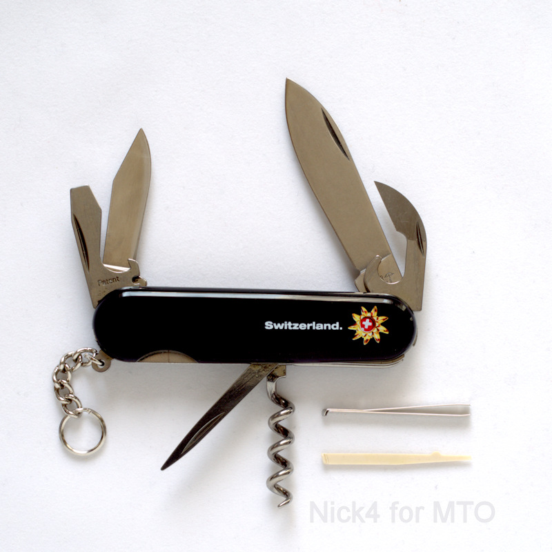 Wenger Viking (Classic 101) with the keychain and black scales